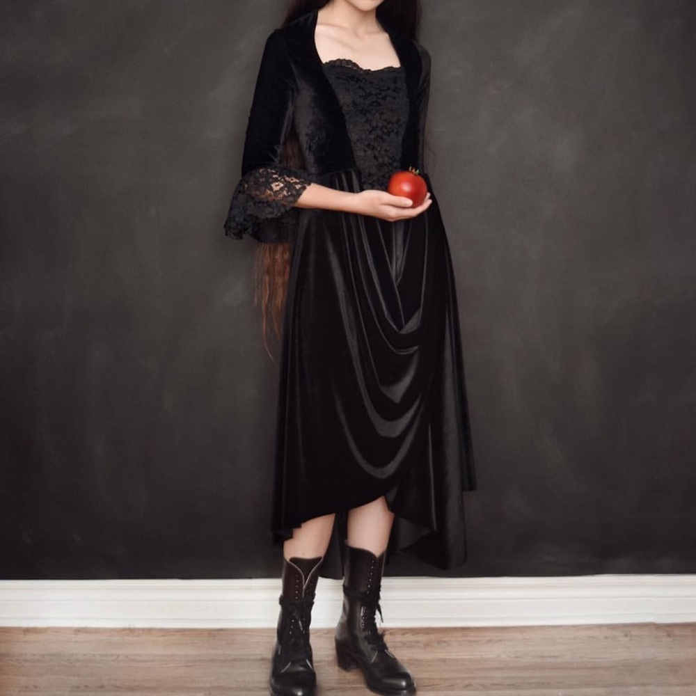 Chic Black Velvet Half Sleeve Dress